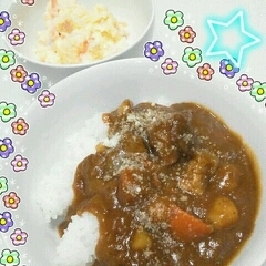 クリスマスに作りました♡市販のルーでも充分美味しい♪
うちのシチューは、ご飯にかけるので、写真はカレーみたいですね笑。