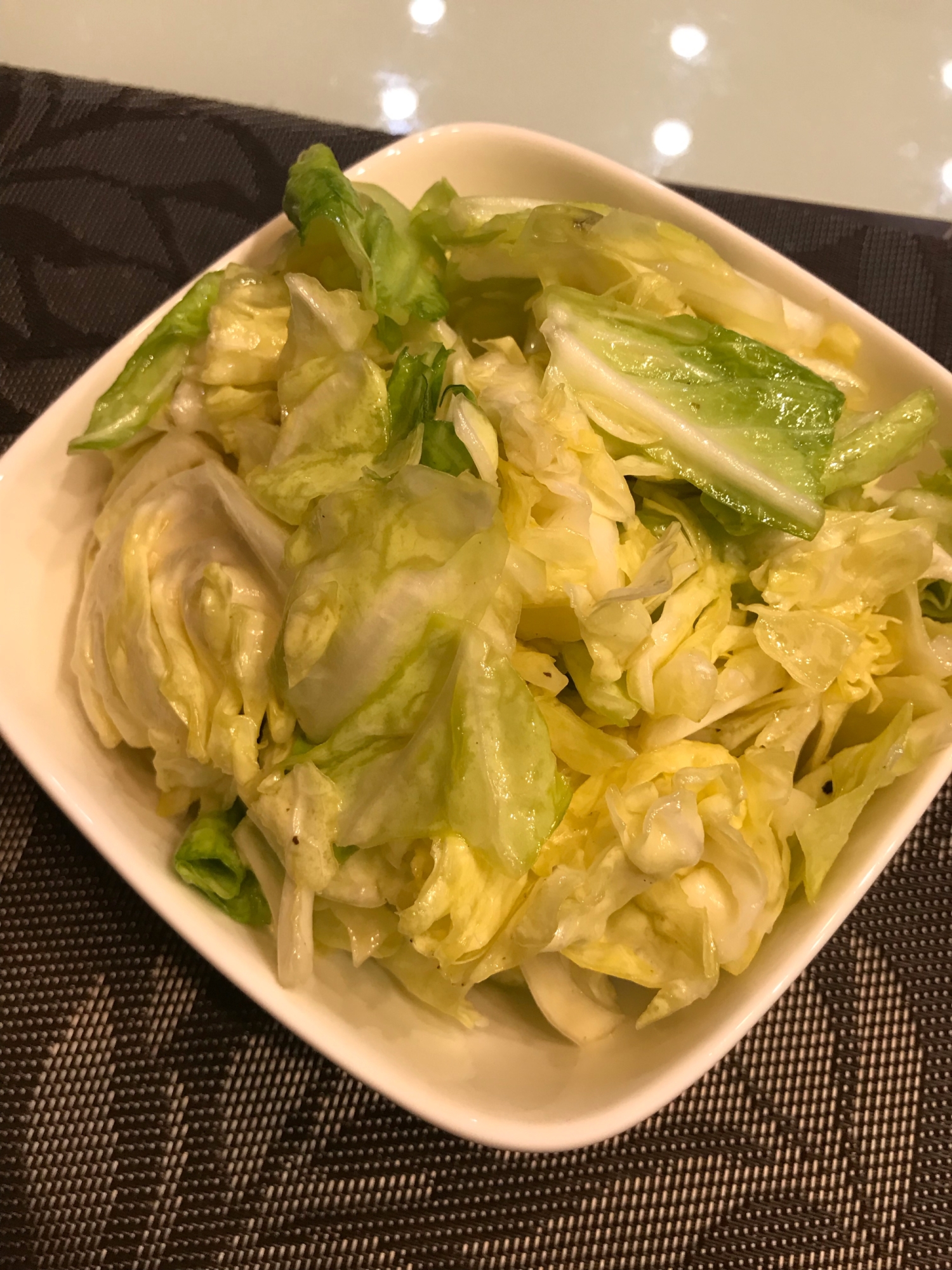 やみつきキャベツ（塩こんぶ使用）