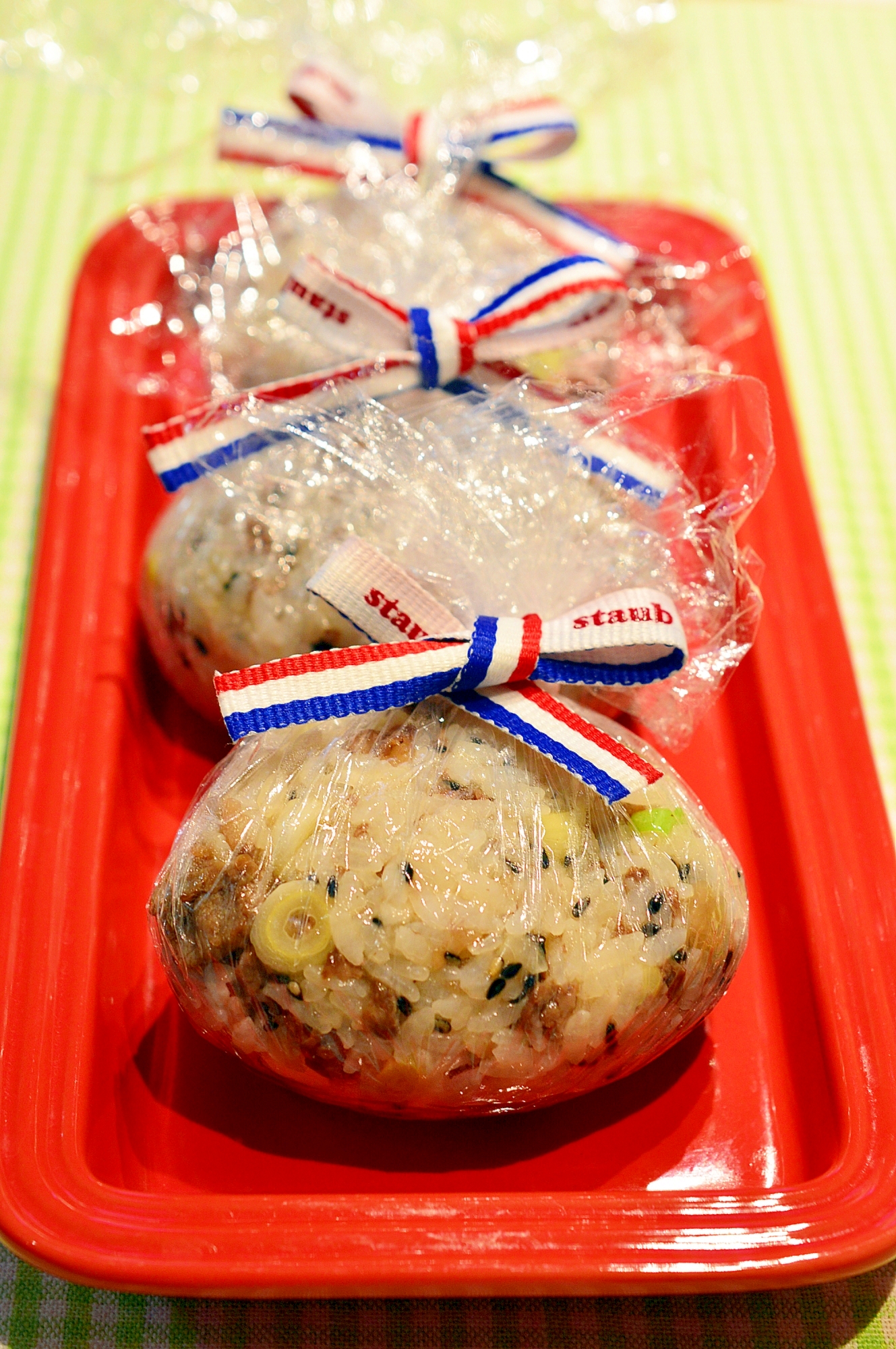 リボンで可愛い ラップで清潔 牛肉とねぎのおにぎり レシピ 作り方 By まめもにお 楽天レシピ リボンで可愛い ラップで清潔 牛肉とねぎのおにぎり レシピ 作り方 By まめもにお 楽天レシピ