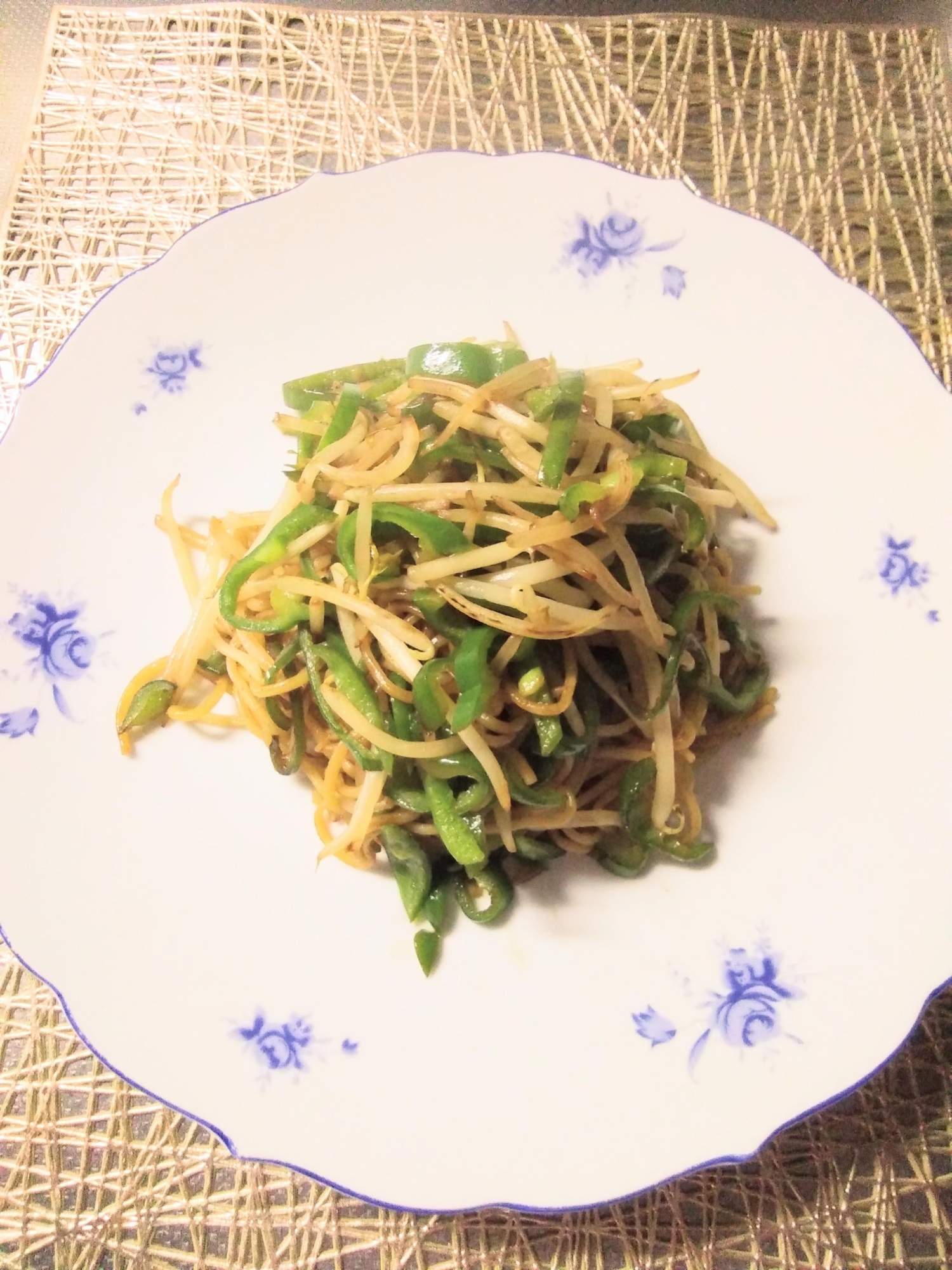 ピーマンともやしのソース焼きそば