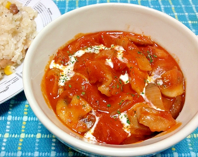 鶏モモ肉とトマトのストロガノフ