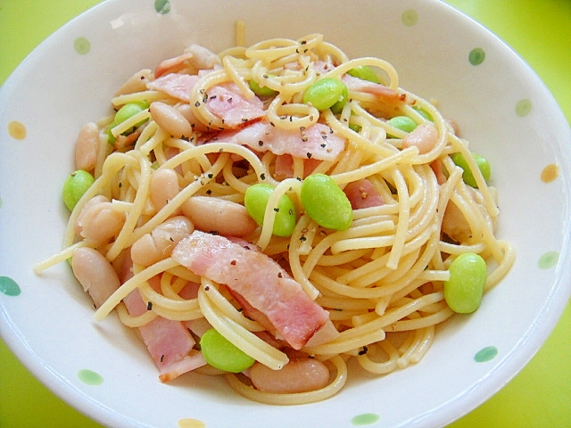 白いんげん豆と枝豆ベーコンのパスタ