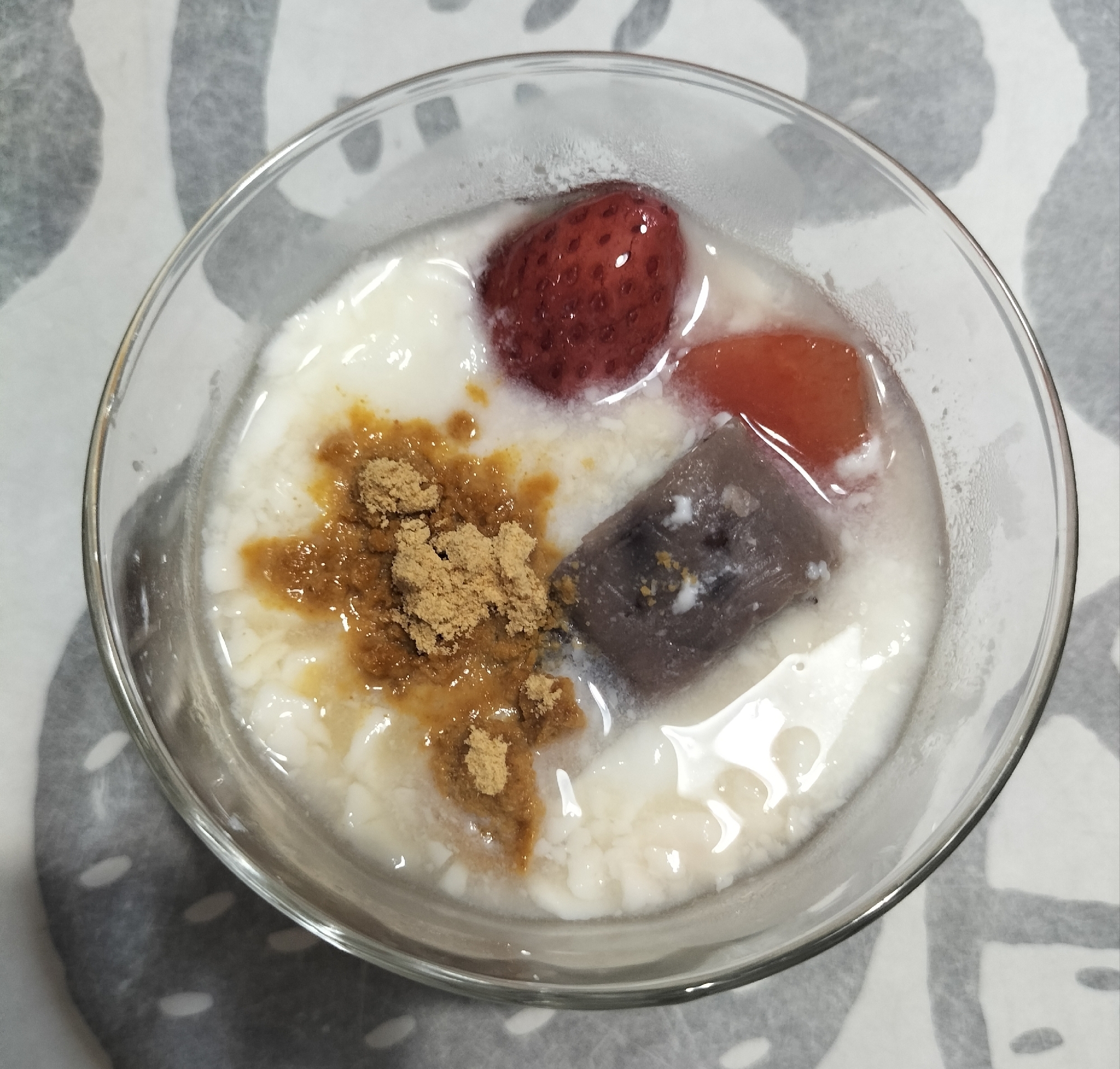 小豆外郎とフルーツ入り豆乳ヨーグルト