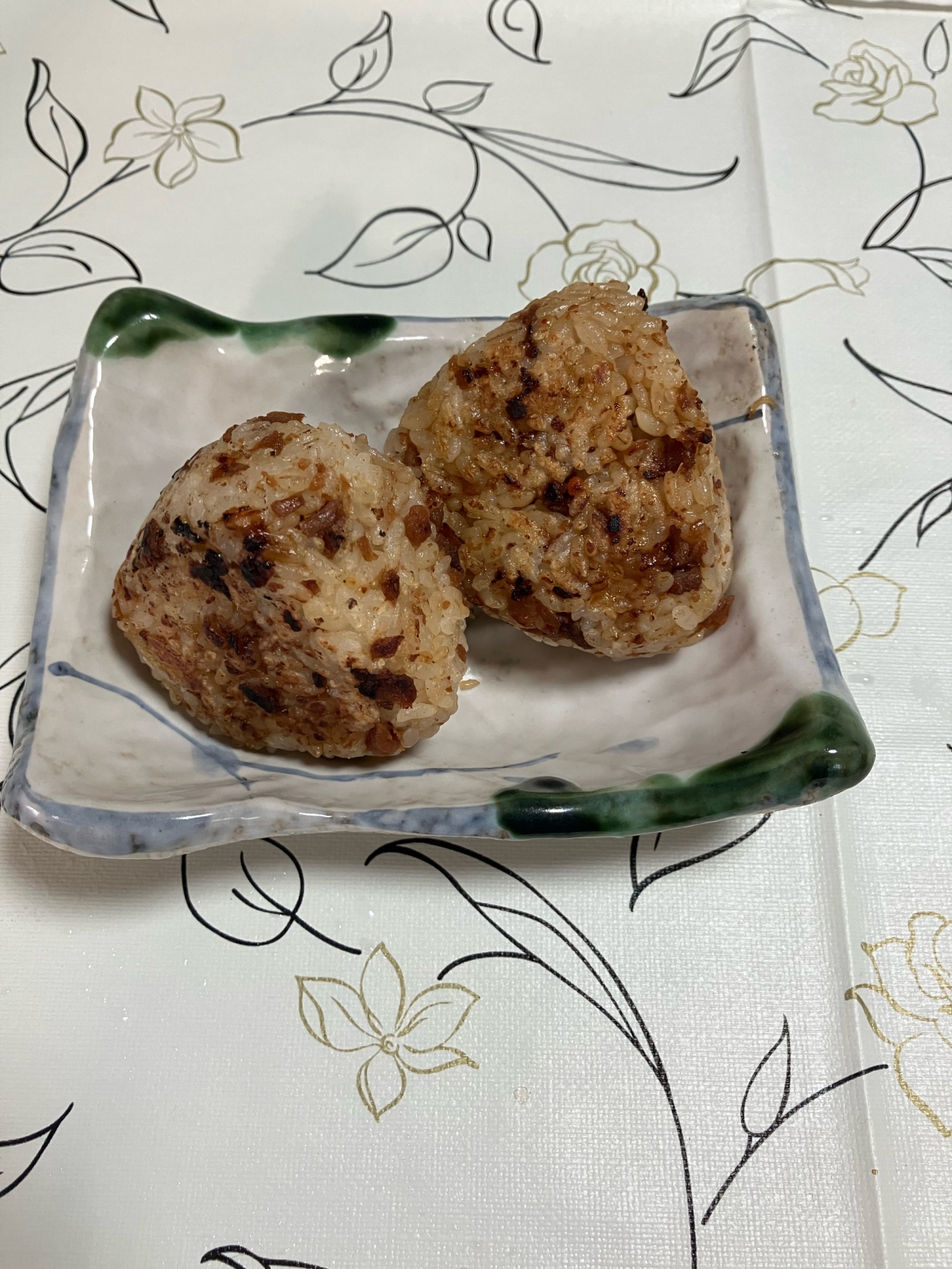 牛そぼろの焼きおにぎり