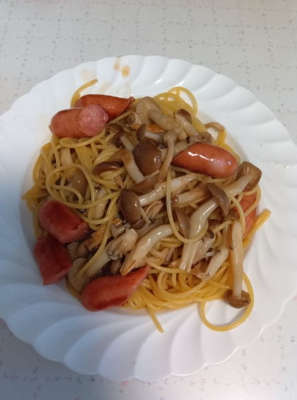 みりんの甘さが◎♡ソーセージときのこの和風パスタ