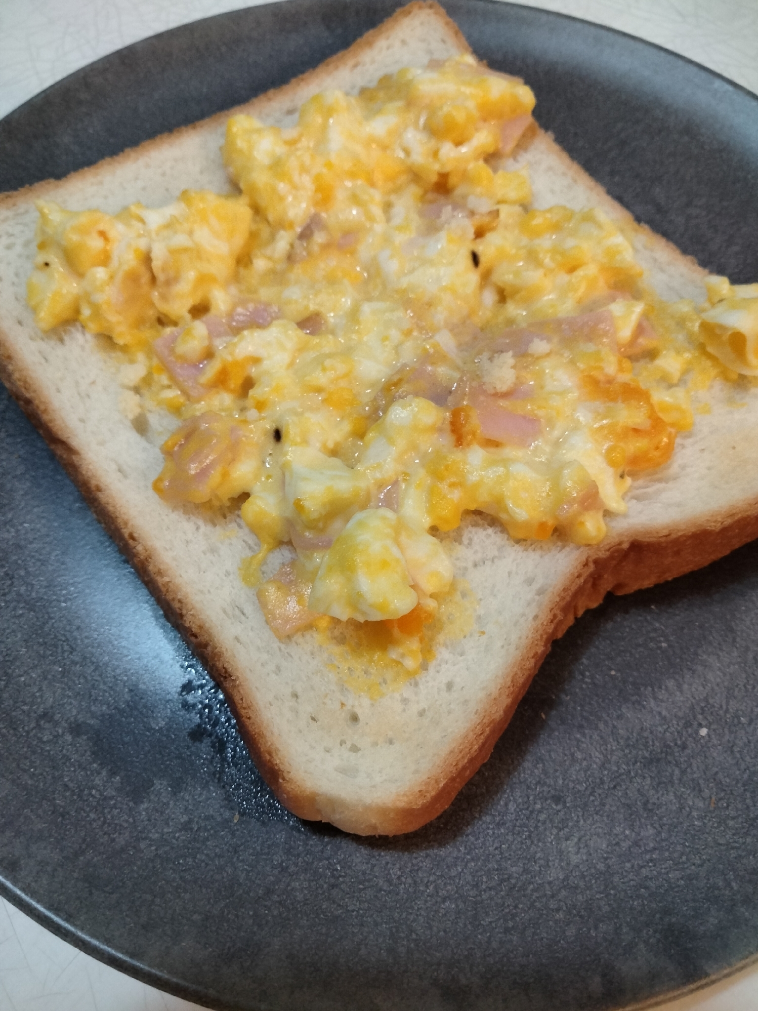 タルタル卵とハムのチーズトースト