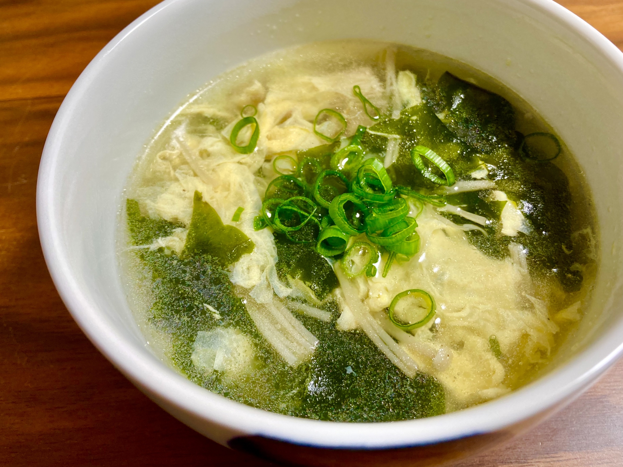 ふわふわ卵とわかめの中華風スープ