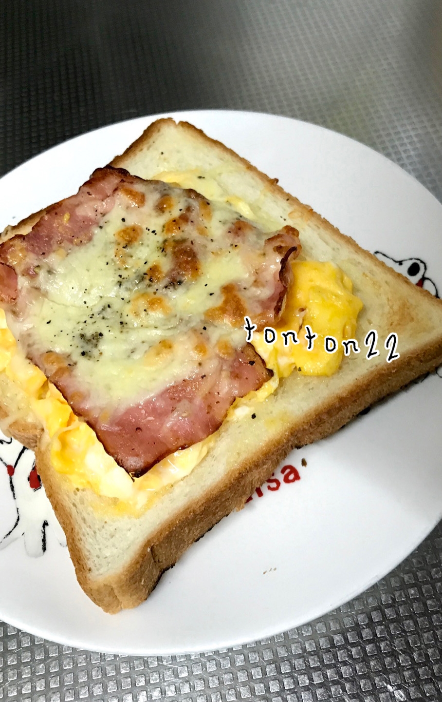 ベーコンと卵のチーズトースト☆