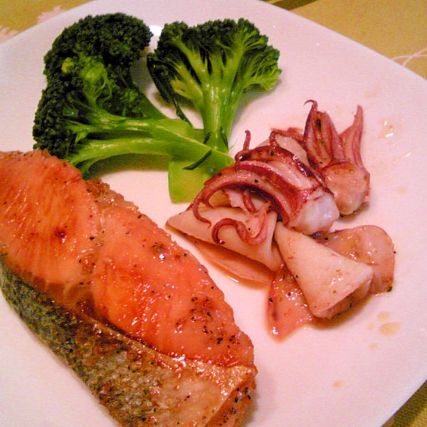 鮭と小イカのアヒージョ レシピ 作り方 By Yushiyutot 楽天レシピ 鮭と小イカのアヒージョ レシピ 作り方 By Yushiyutot 楽天レシピ