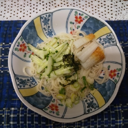 ウインナー&かまぼこ伊達巻&夏野菜の冷やしうどん