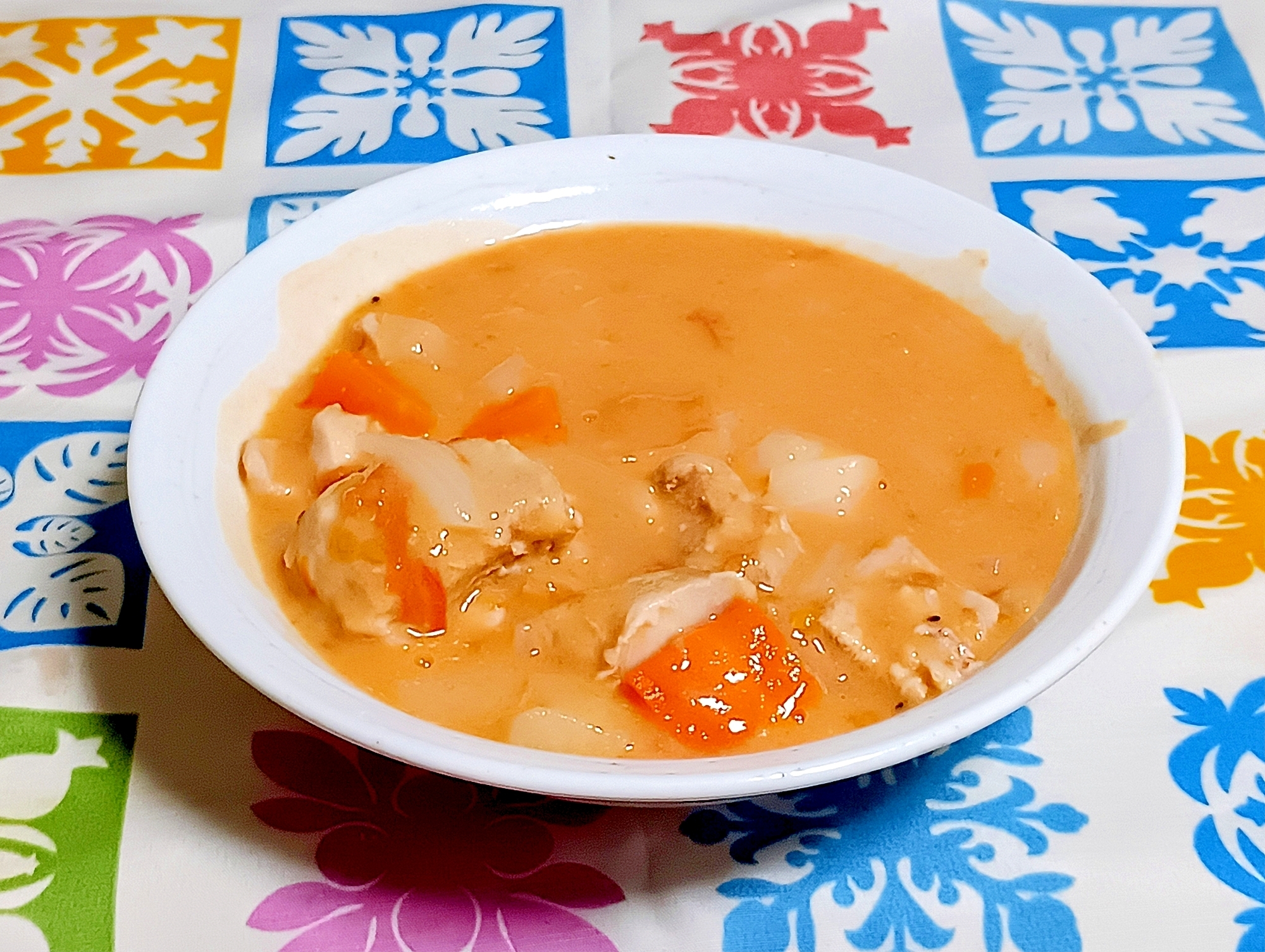 水無しで♥️鶏肉とキウイとトマトのクリームシチュー