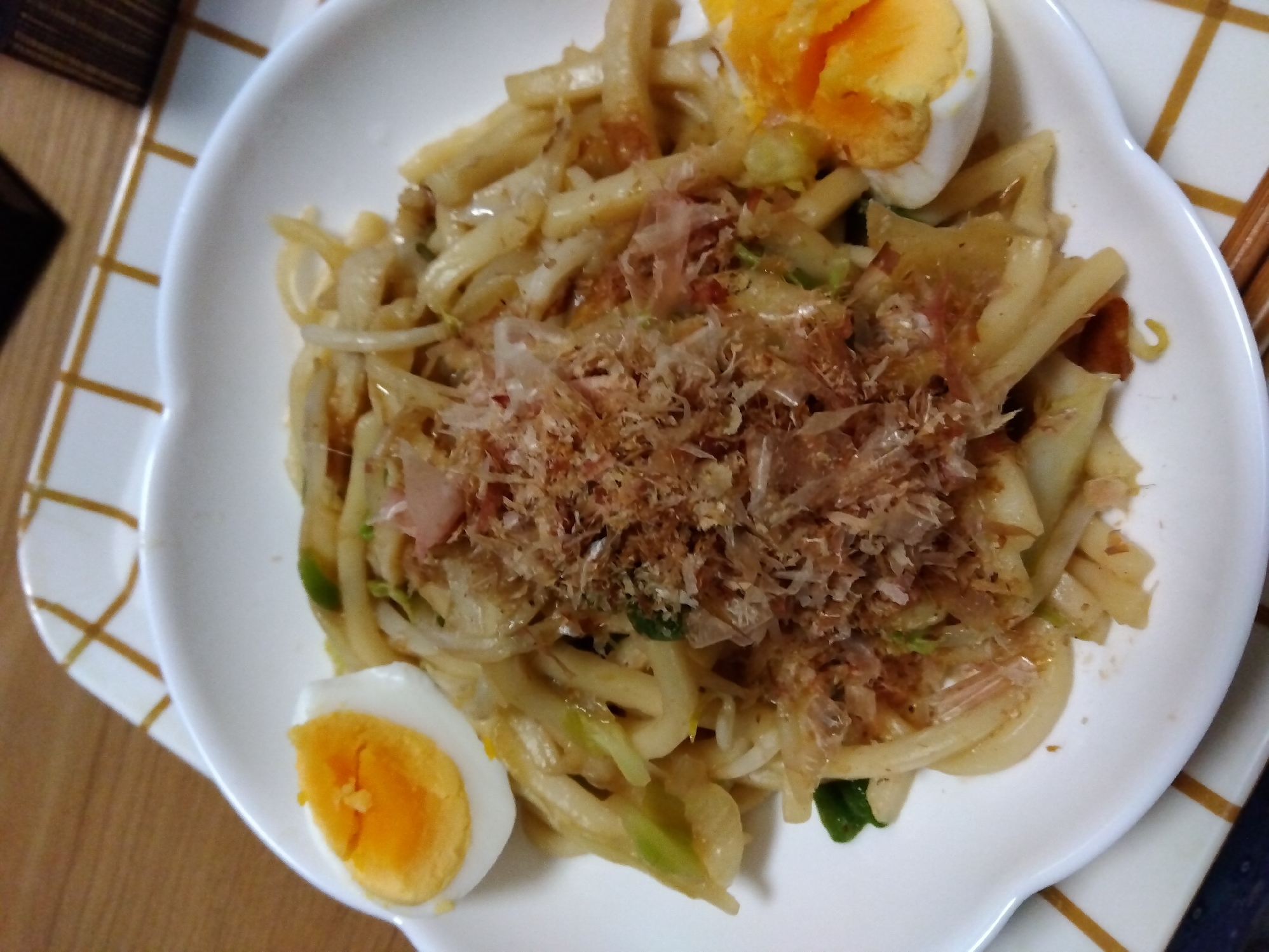 ゆで卵つき焼きうどん