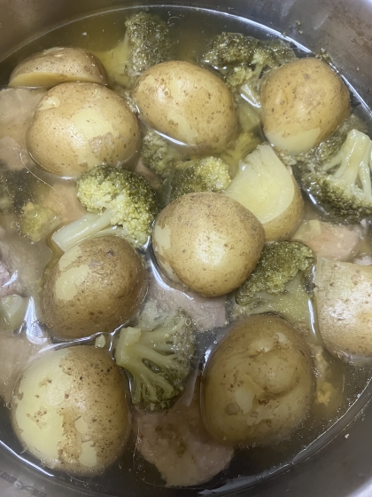 ソーセージとたっぷり野菜のポトフ