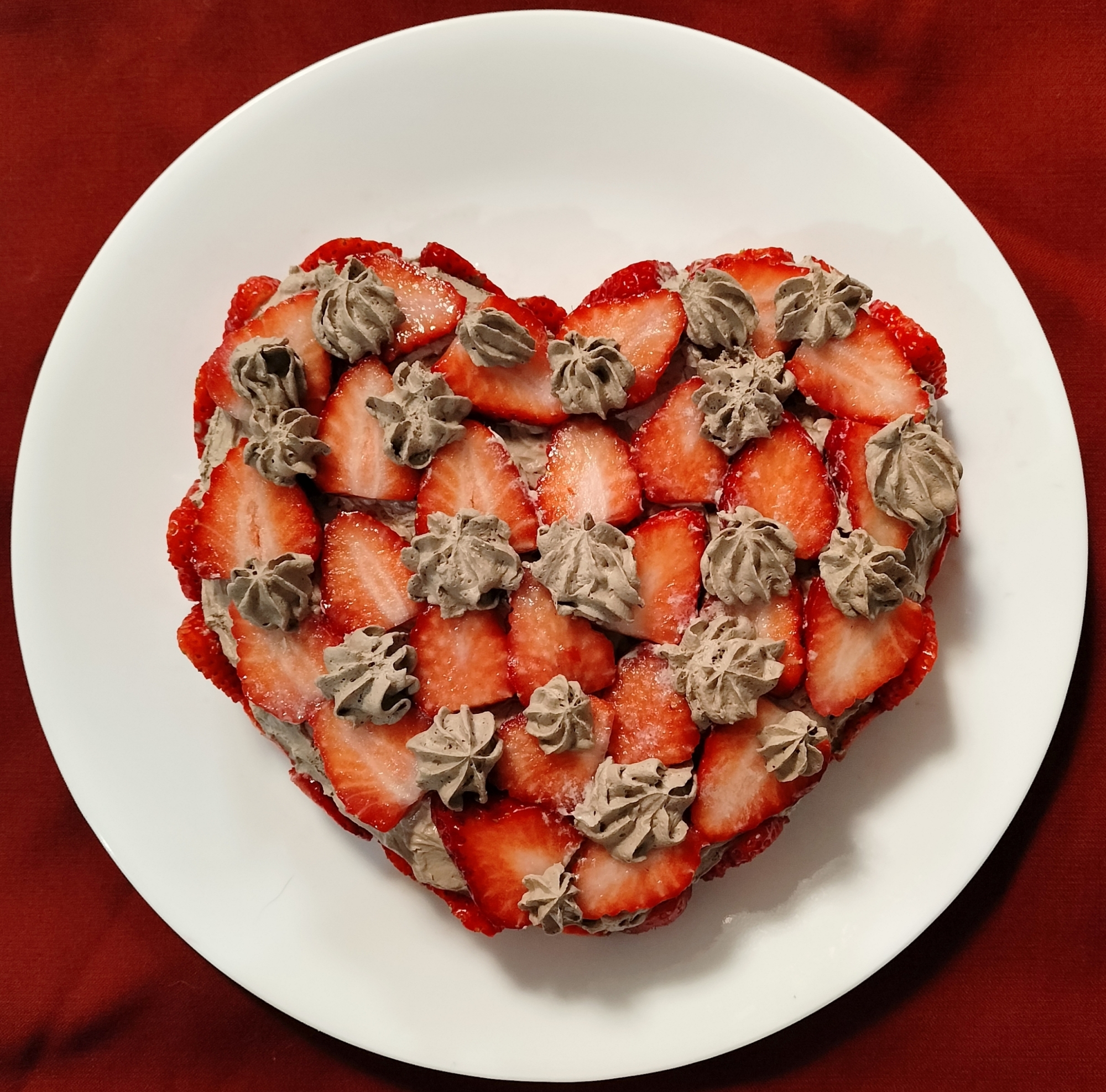 【簡単♡】愛のイチゴチョコケーキ