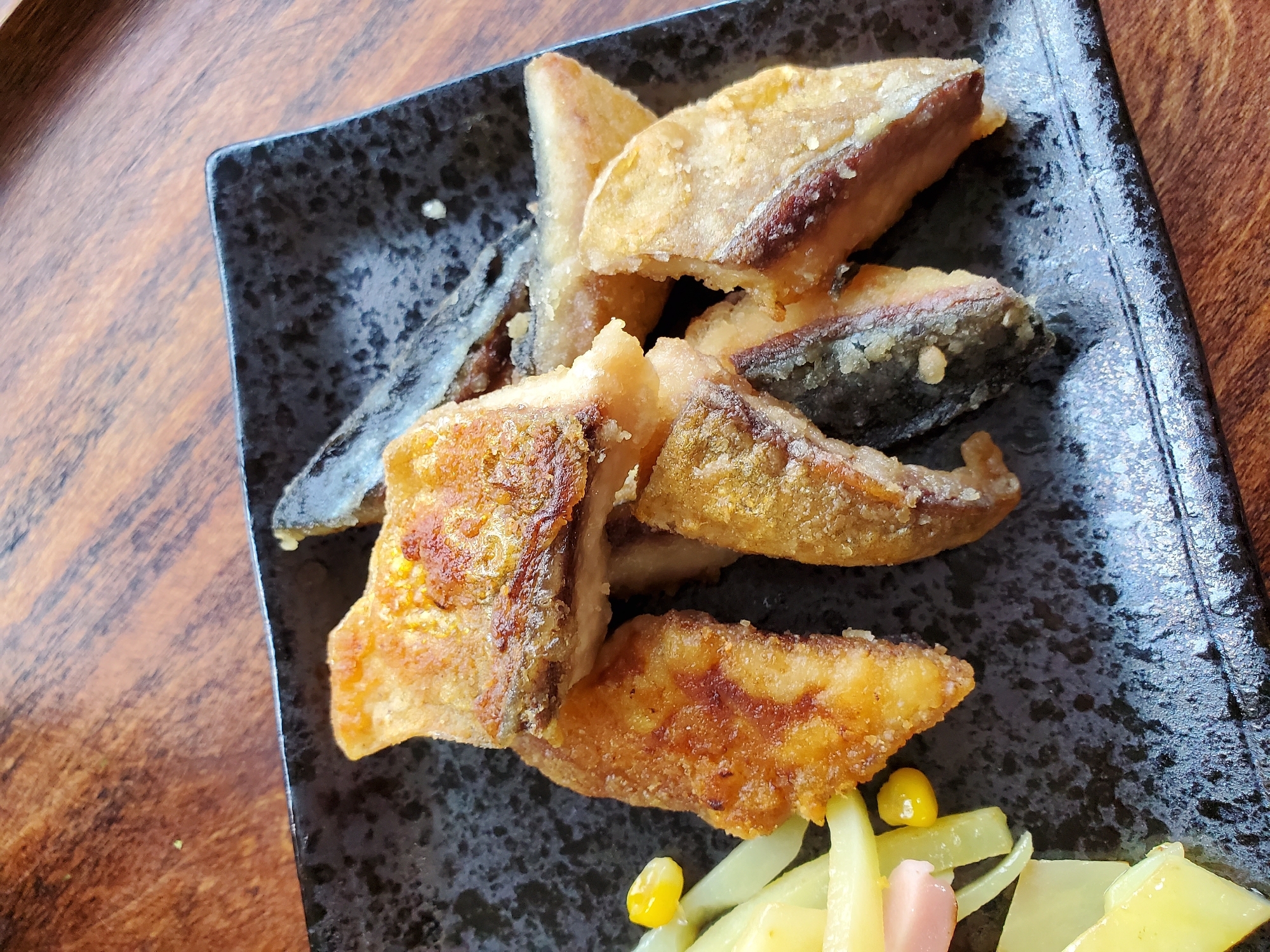 塩サバのニンニク焼き