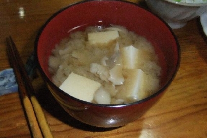 6月になっても涼しい日が多いです。
定番の一つ、舞茸とお豆腐の味噌汁美味しい～♪
今日もごちそう様！！！