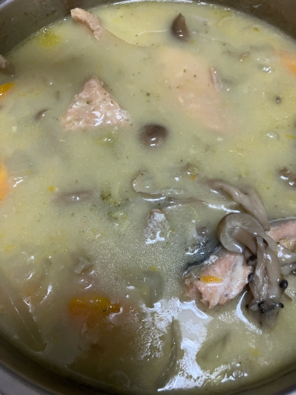 かぼちゃと鮭のクリームシチュー