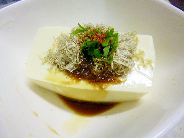 とろろ昆布と大葉と一味とうがらしの冷奴 レシピ 作り方 By みずたまsweet 楽天レシピ