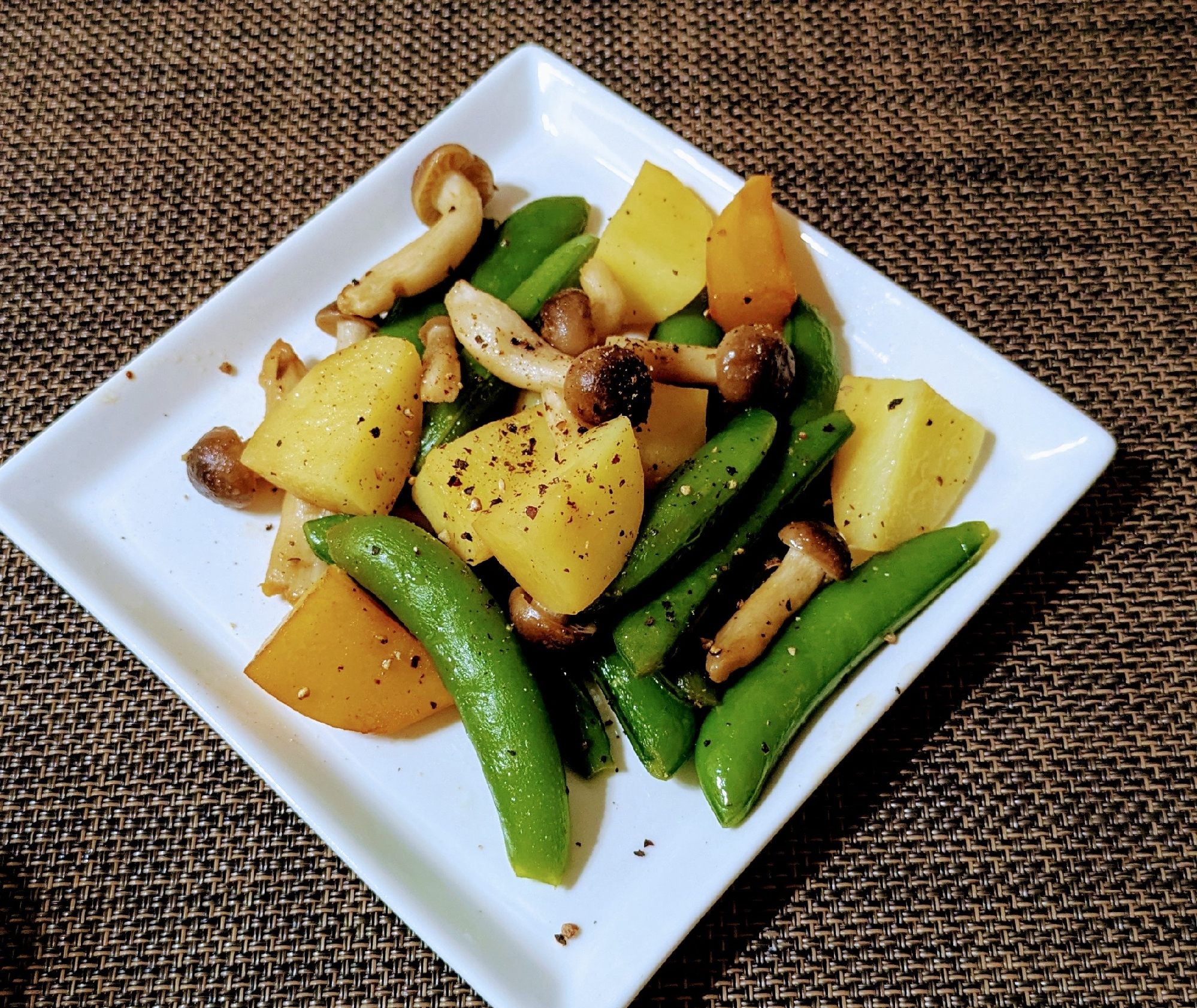 【副菜】ジャガイモとスナップエンドウのバター醤油