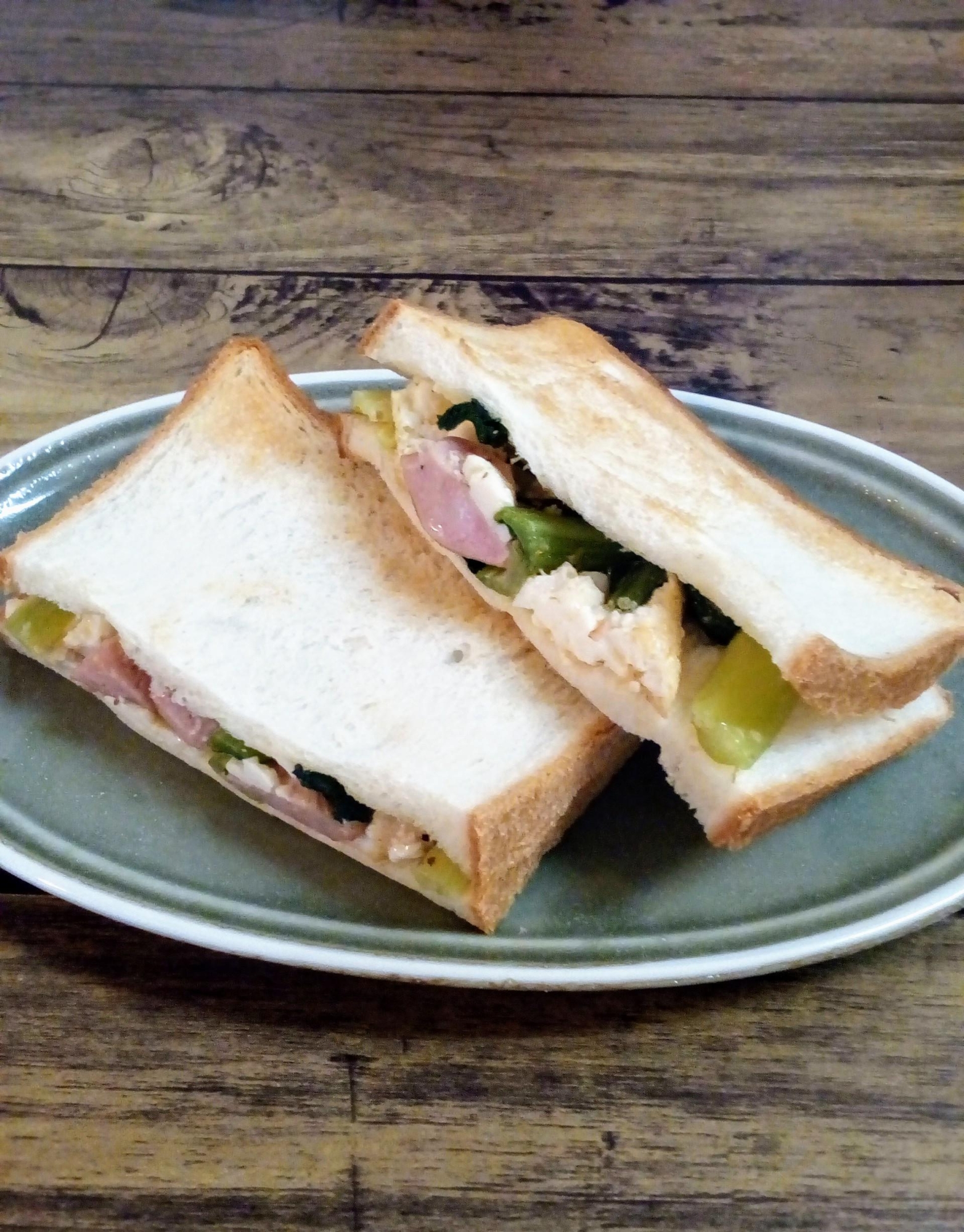 厚揚げ小松菜サラダのサンドイッチ