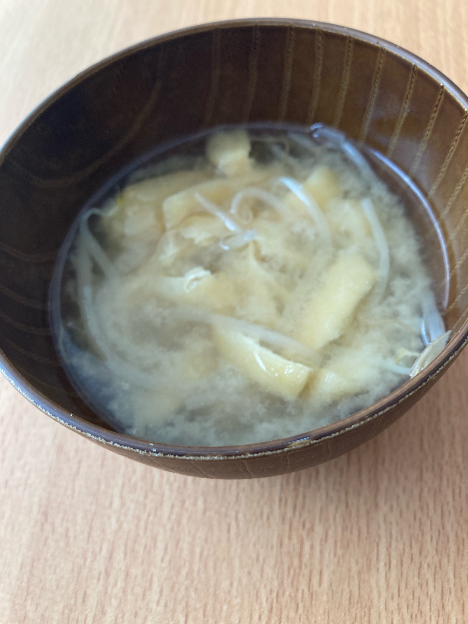 もやしと油揚げの味噌汁