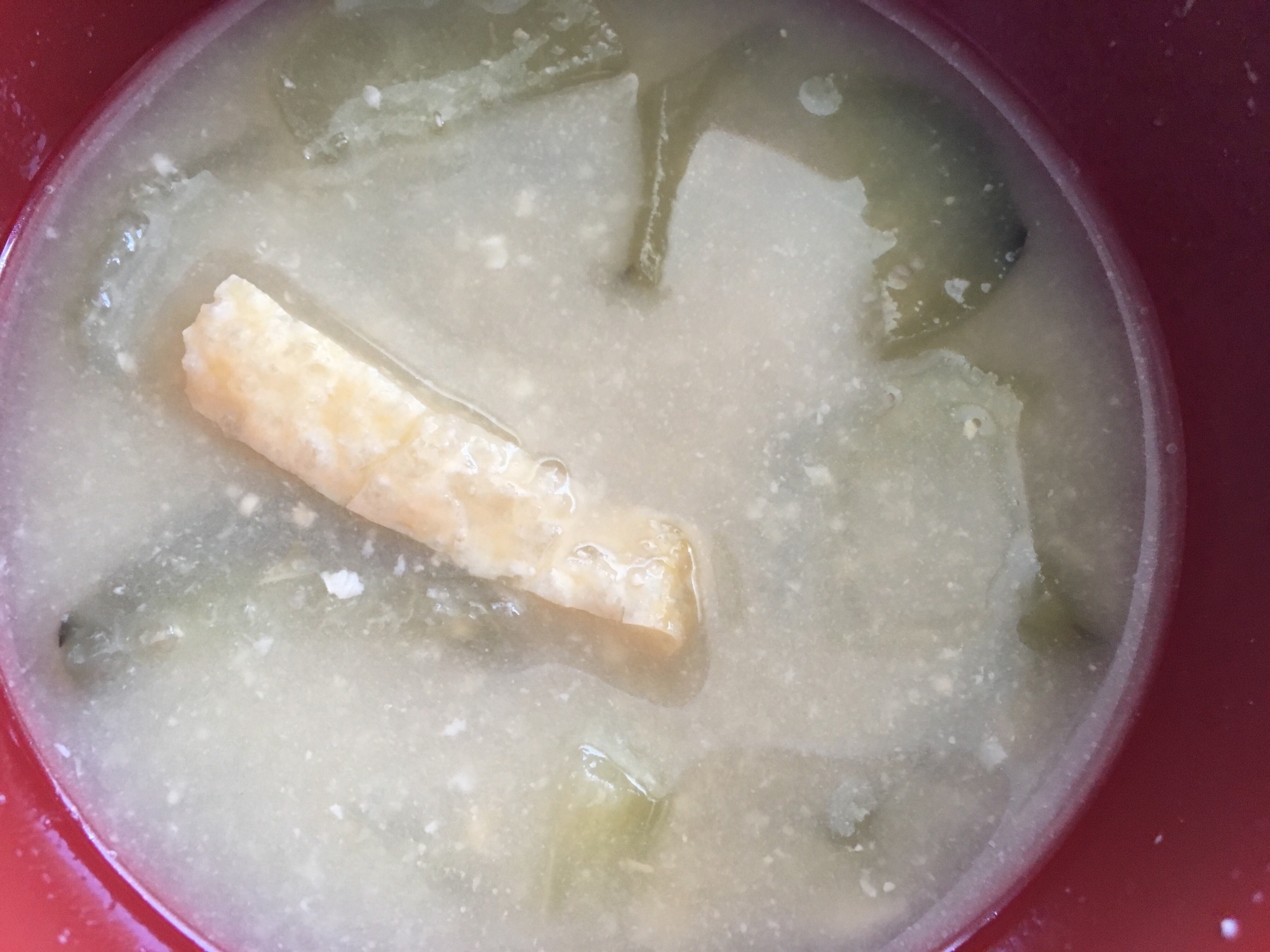 なすとたまねぎと油揚げの味噌汁