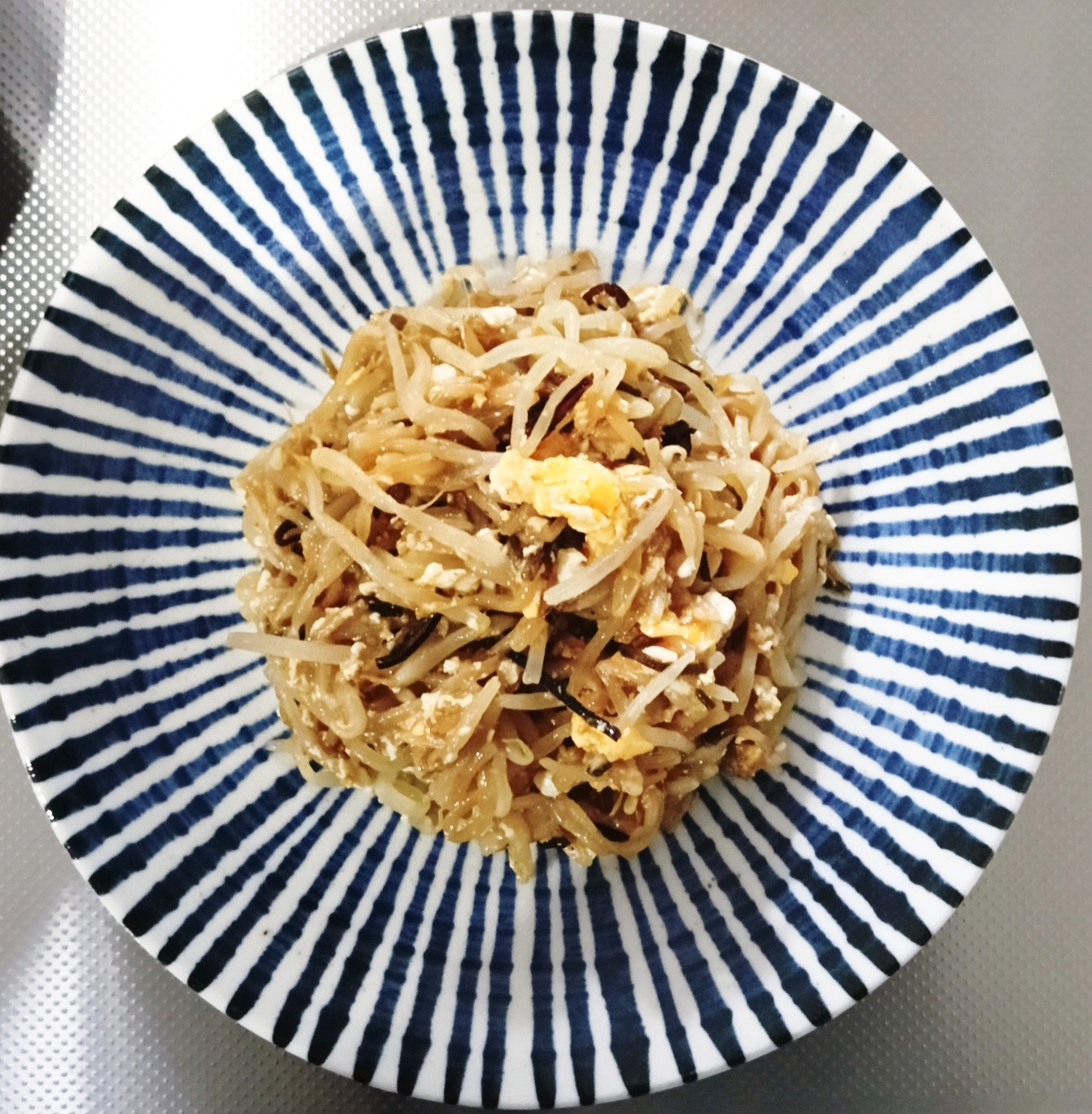 【家計の味方♡】モヤシと卵の塩昆布炒め