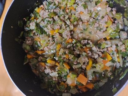 ピリ辛カラフル野菜ひき肉丼