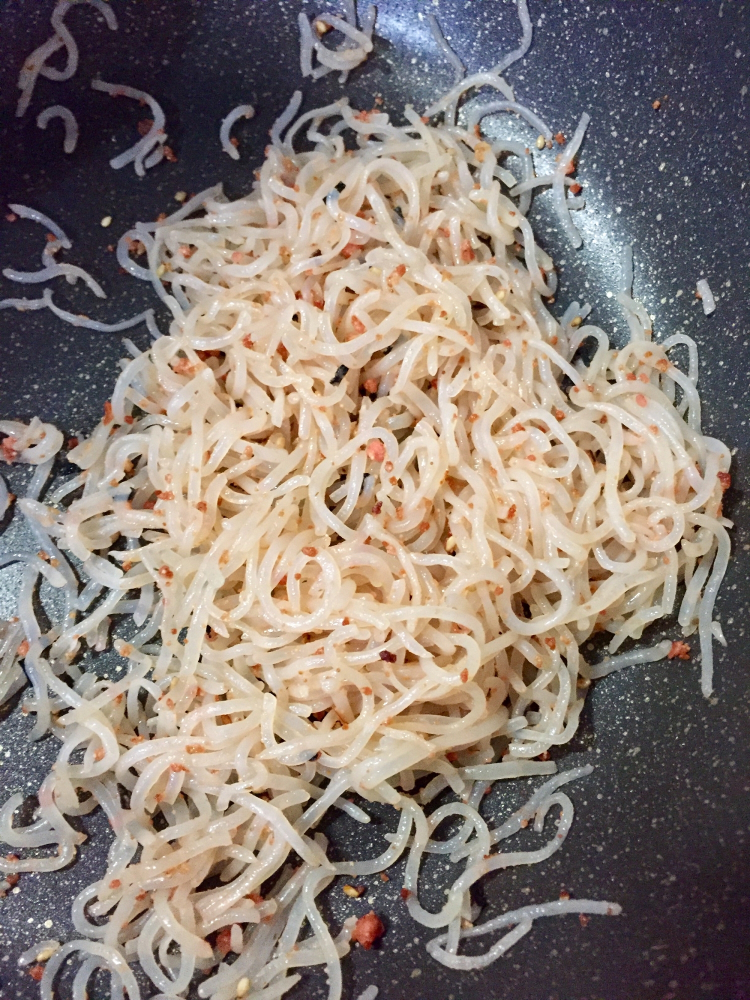 あと一品に！白滝のたらこふりかけマヨ炒め♪