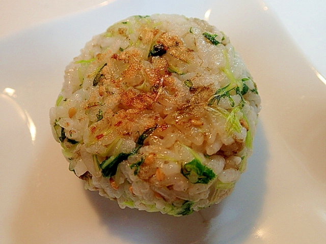 とろろと水菜と胡麻の鶏がら塩糀醤油焼きおにぎり♪