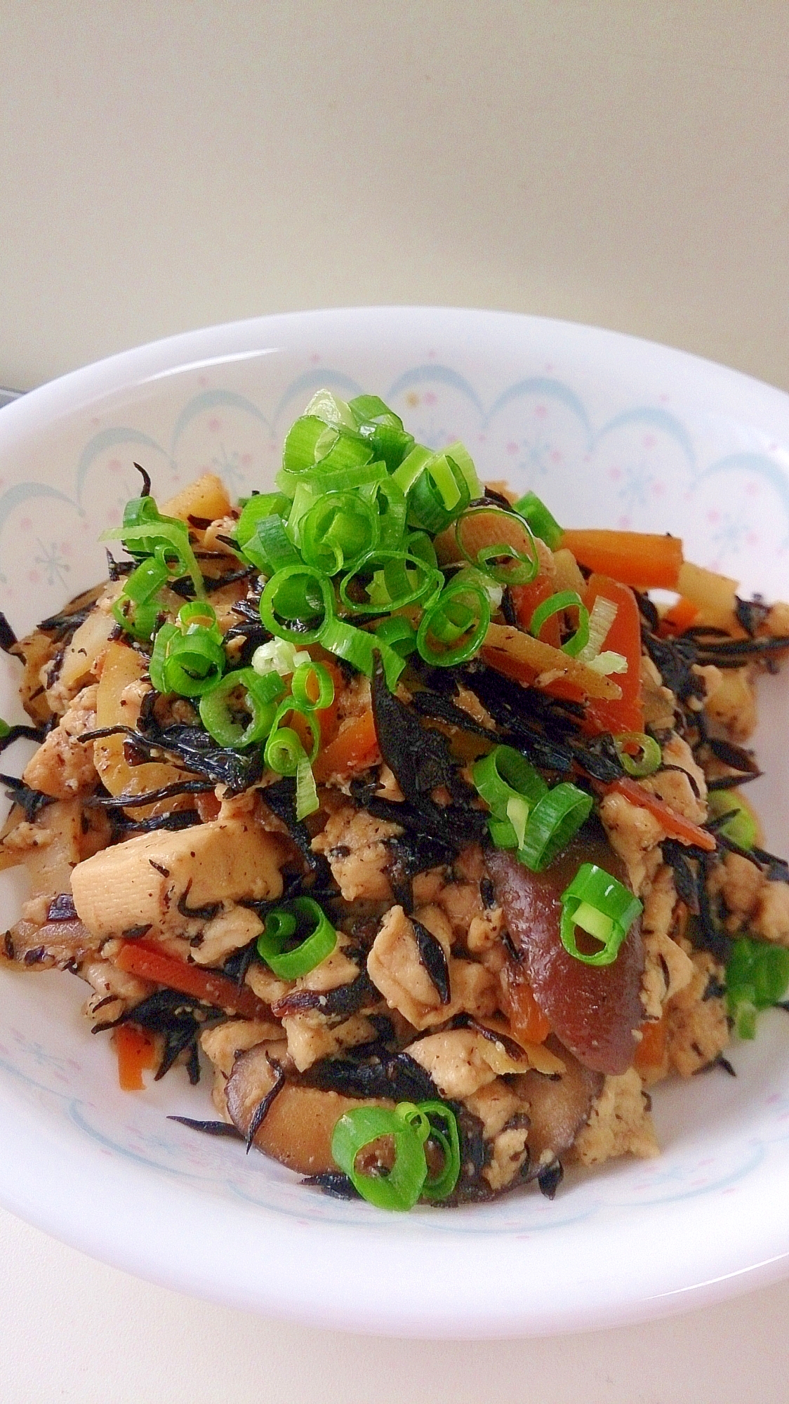 豆腐そぼろのひじきとレンコン煮