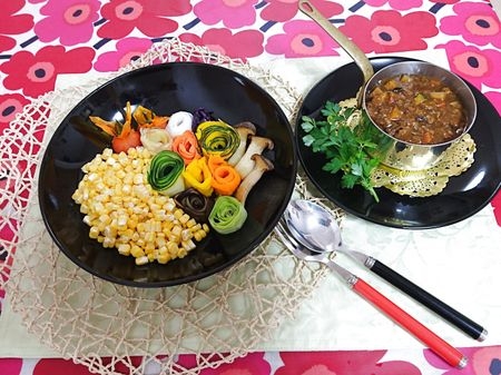 艶やかな野菜だけのカレー、コーンな感じ(*^^)v