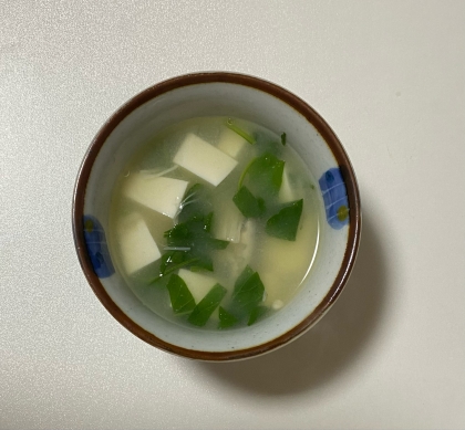 ほうれん草と絹豆腐のお味噌汁