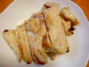 鶏胸肉の塩麹オイル漬け　ｸﾞﾘﾙ焼き