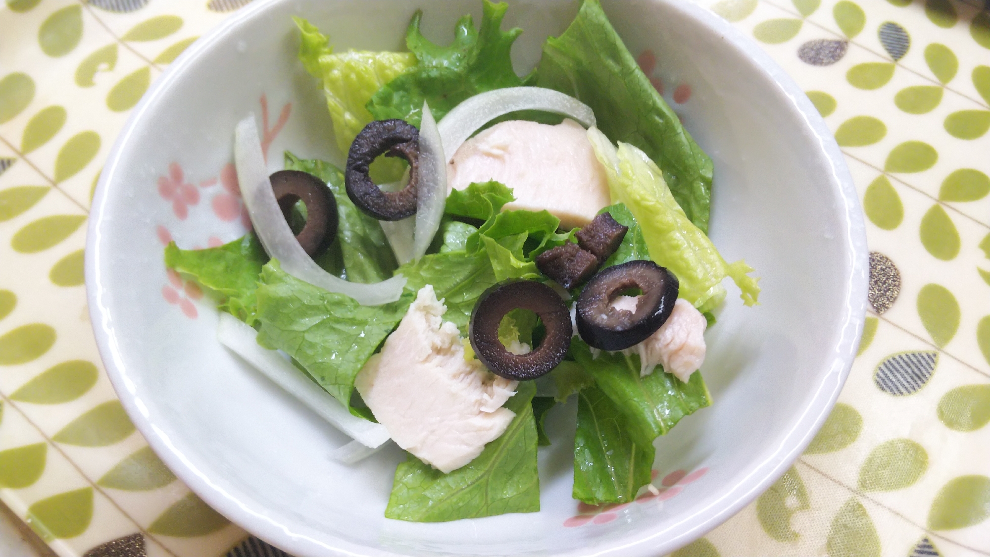 サラダチキンとリーフレタスのイタリアンサラダ