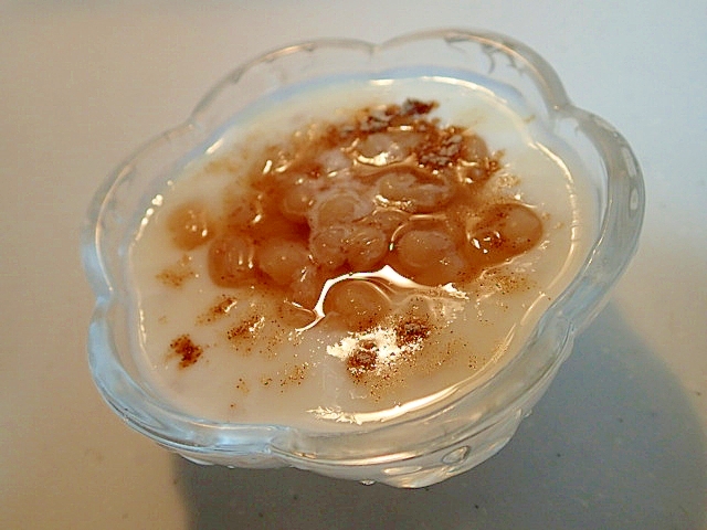 白小豆とはったい粉の美的チアシードヨーグルト