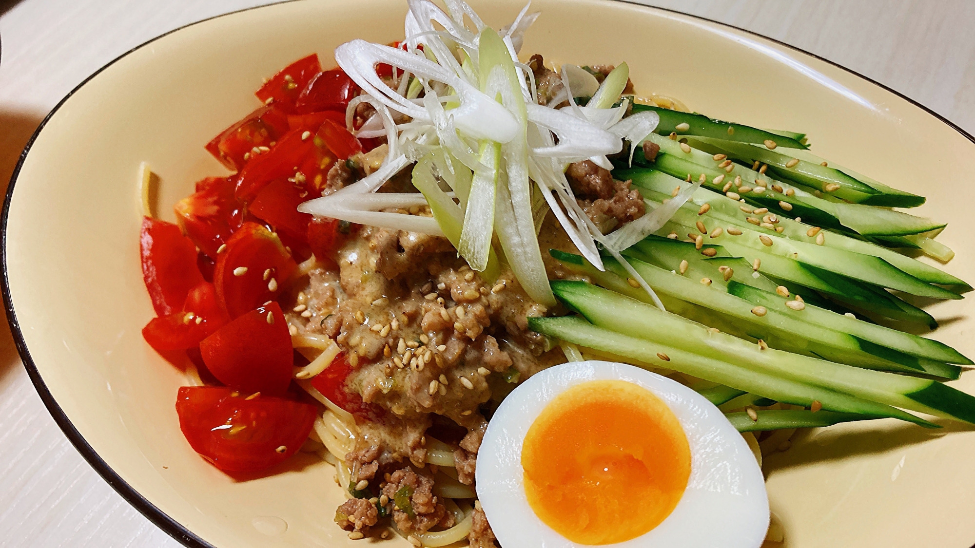 胡麻ダレで食べる冷やし中華