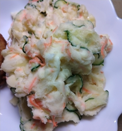 きゅうりとにんじんポテトサラダ
