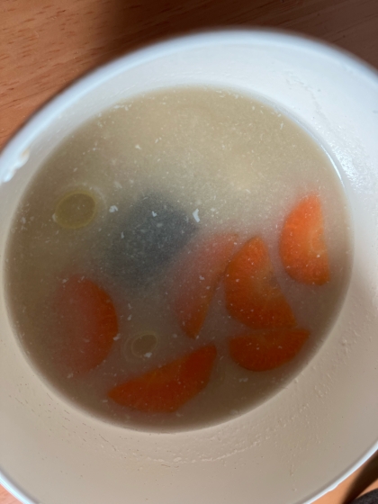 キャベツと人参と油揚げの味噌汁