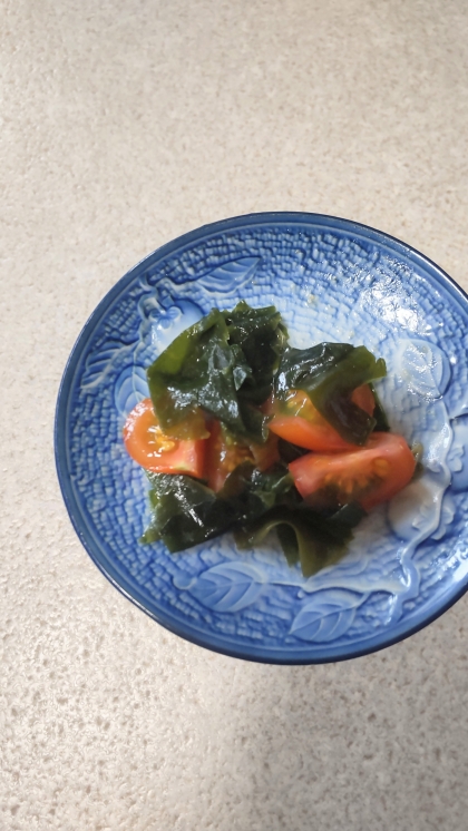 柚子の風味♪わかめトマト和え