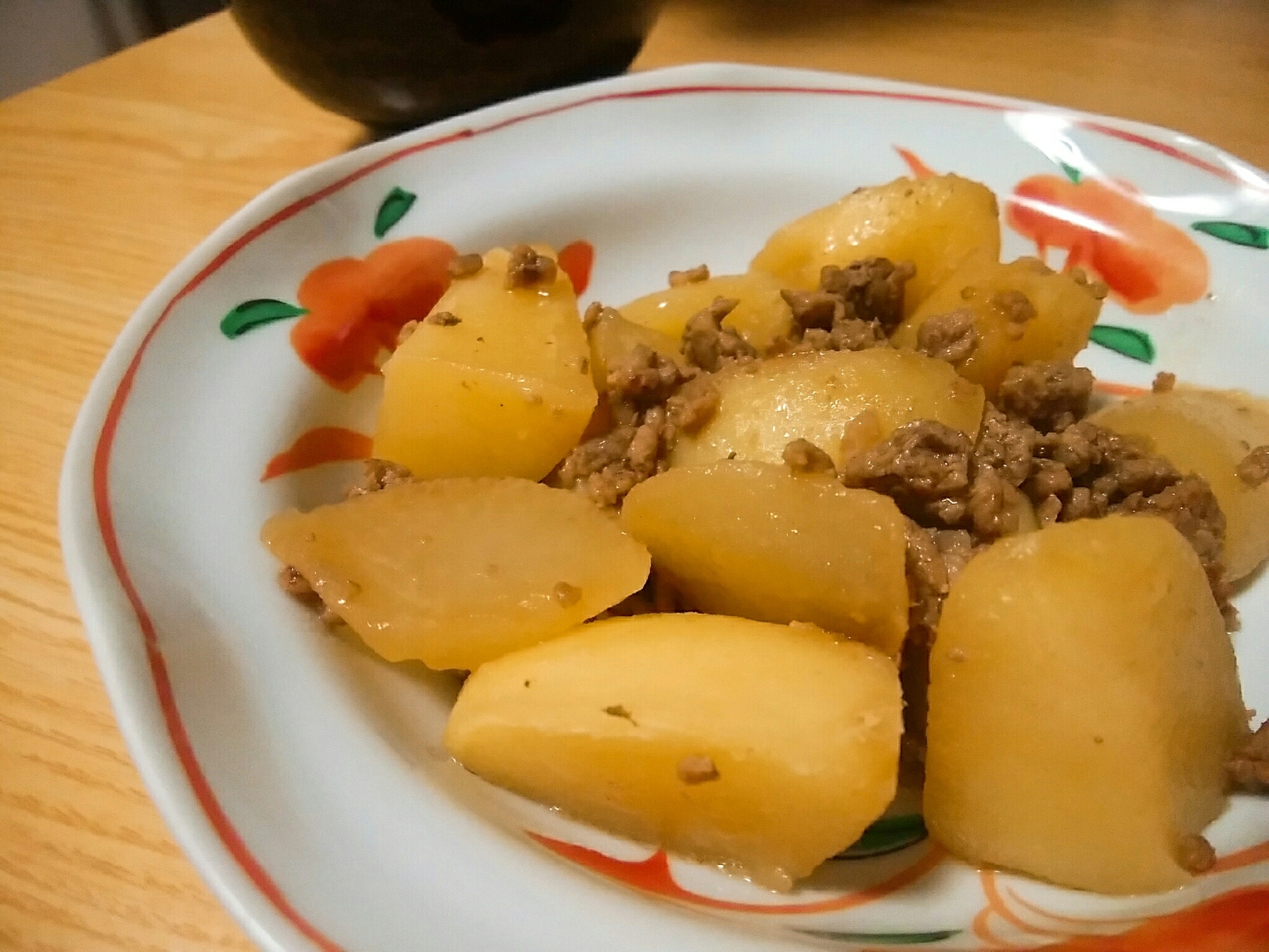 合い挽き肉とじゃがいもと大根の煮物