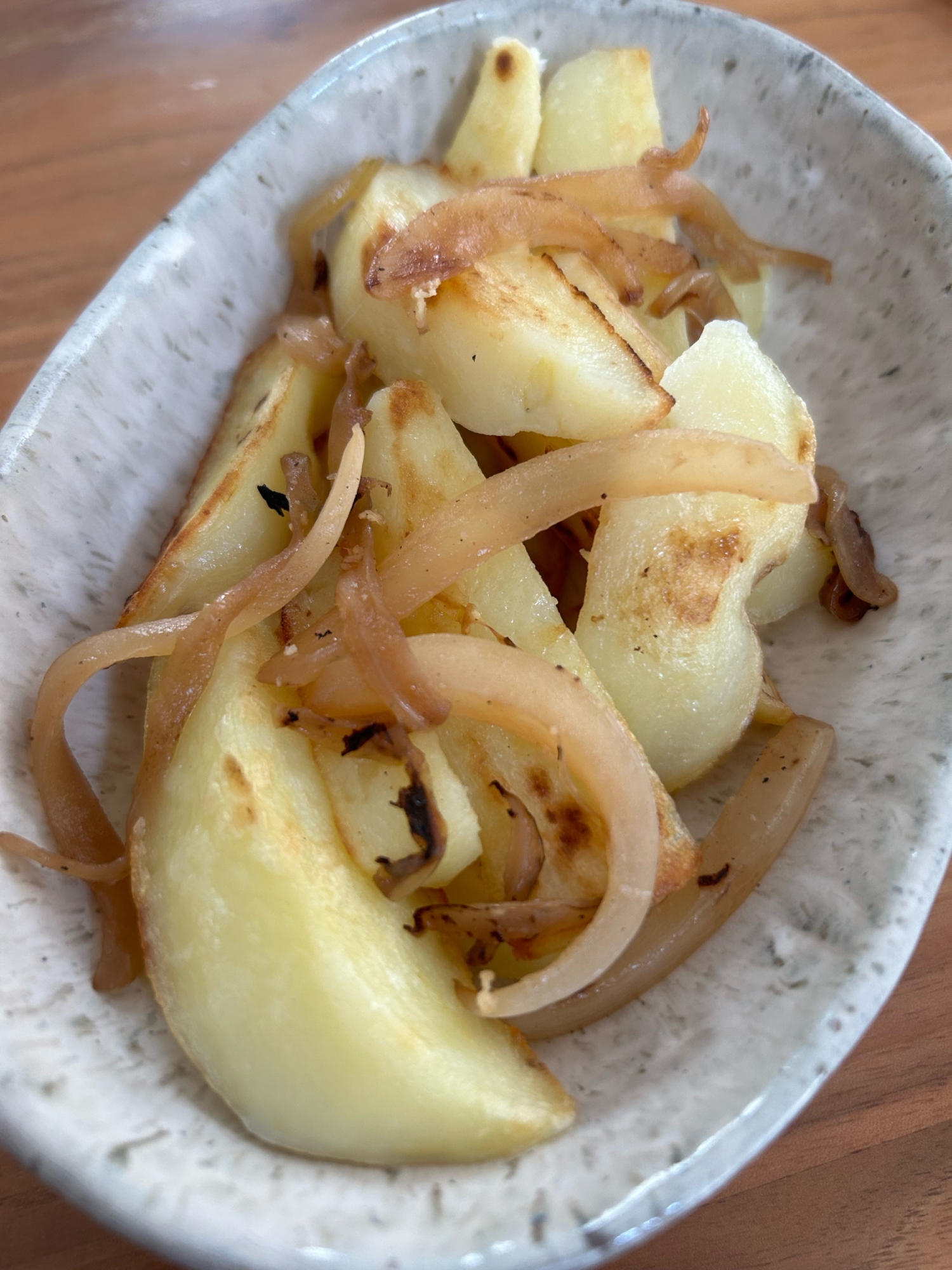 焼きポテトの炒め玉ねぎ添え