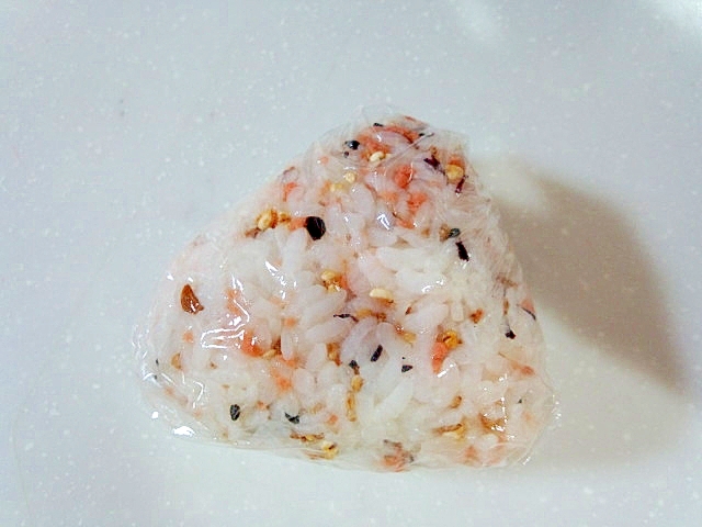 北海道♪鮭フレークと北海道まるだしの雑穀米おにぎり