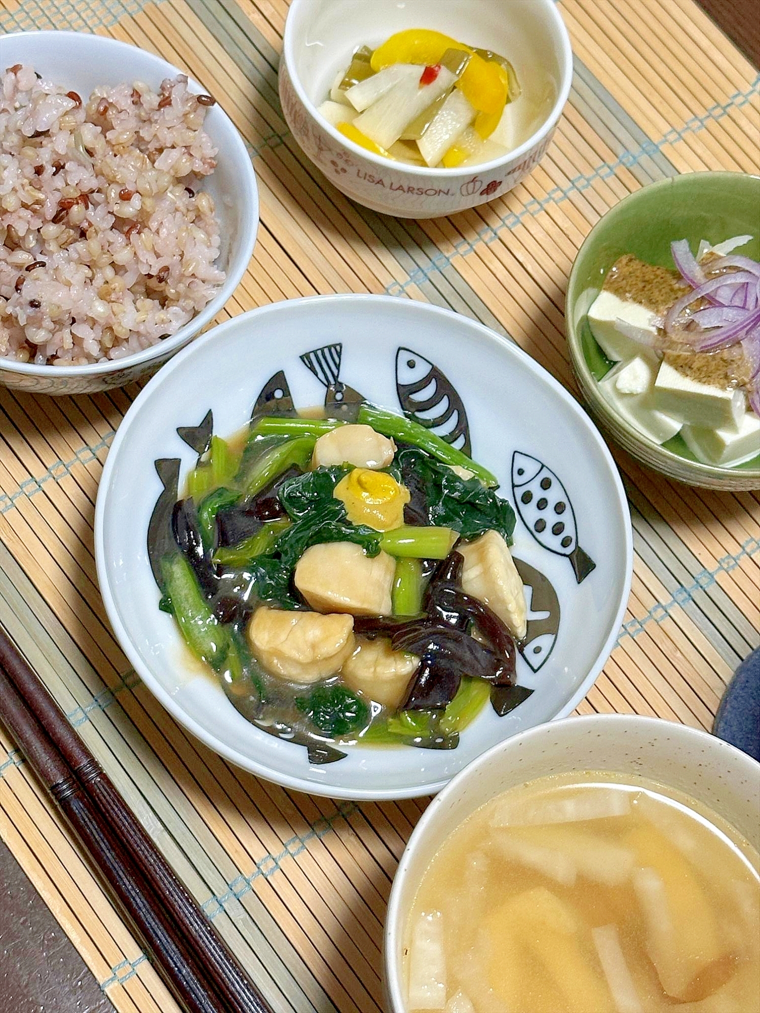 お刺身ほたてと生きくらげさっと煮て小松菜とろりん♪