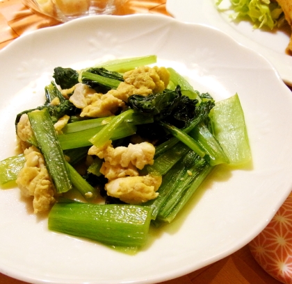 簡単☆小松菜と卵の麺つゆ炒め