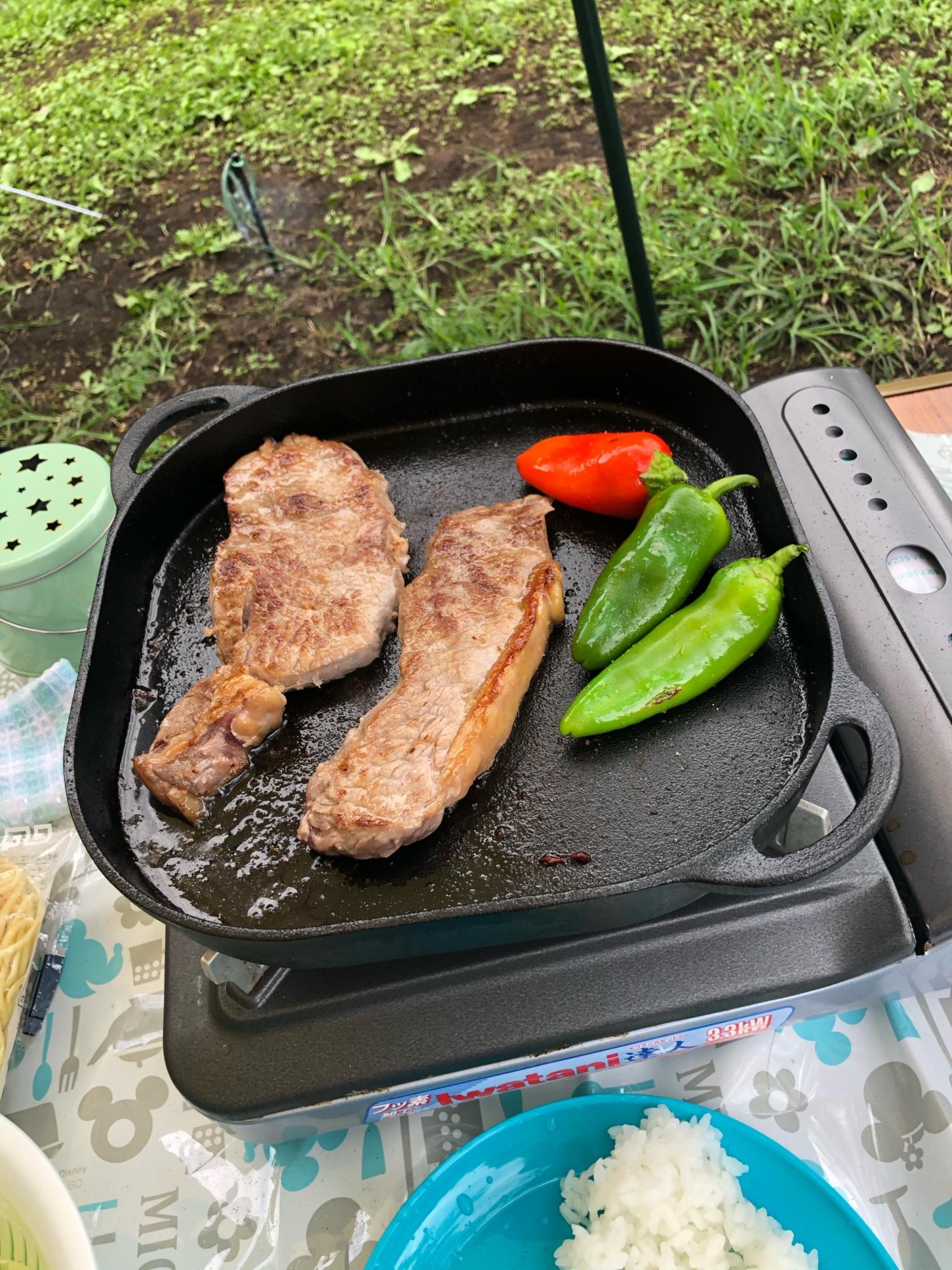 キャンプ飯★カセットコンロと鉄板で簡単ステーキ