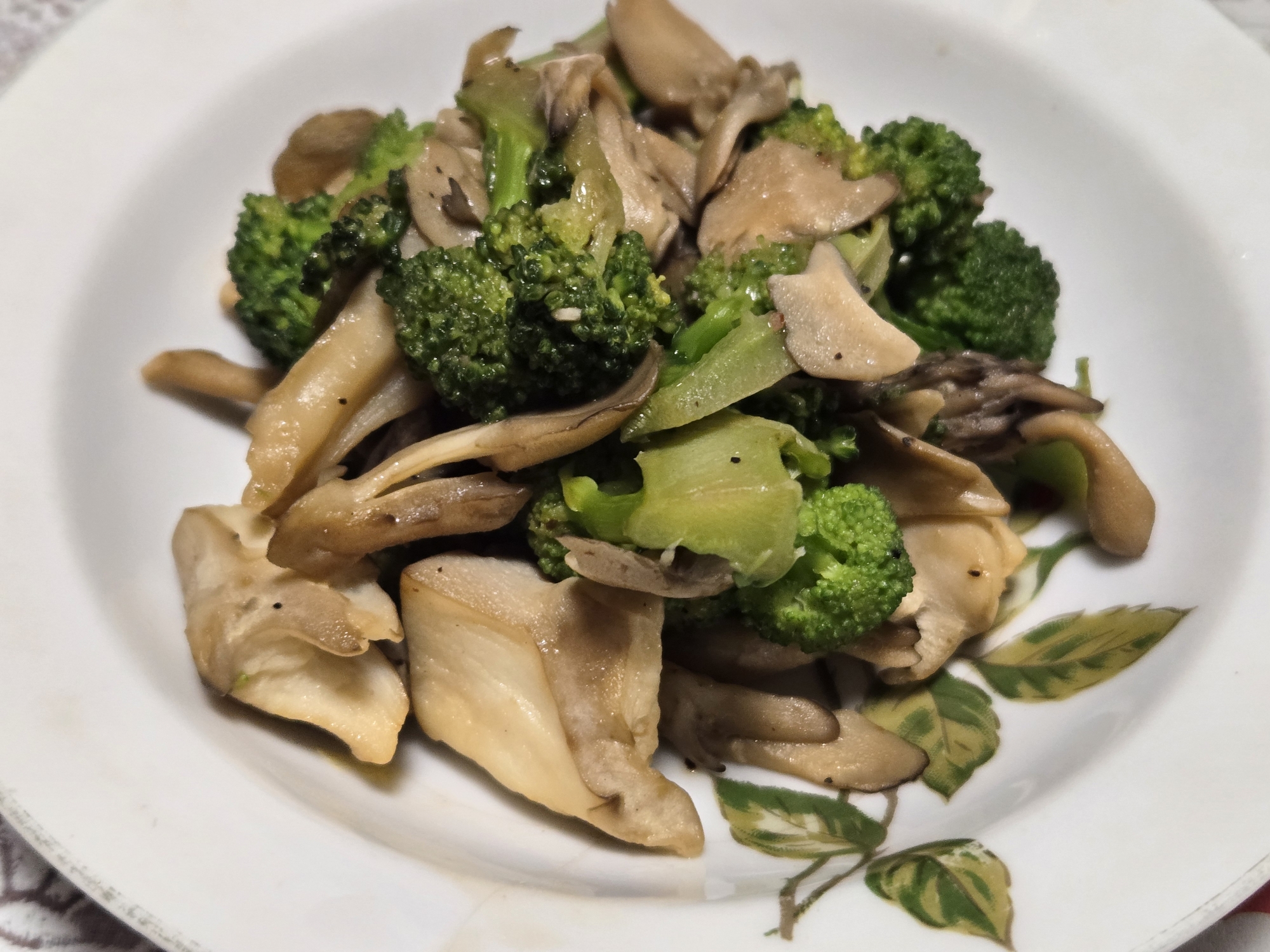 舞茸とブロッコリーのマヨ醤油炒め