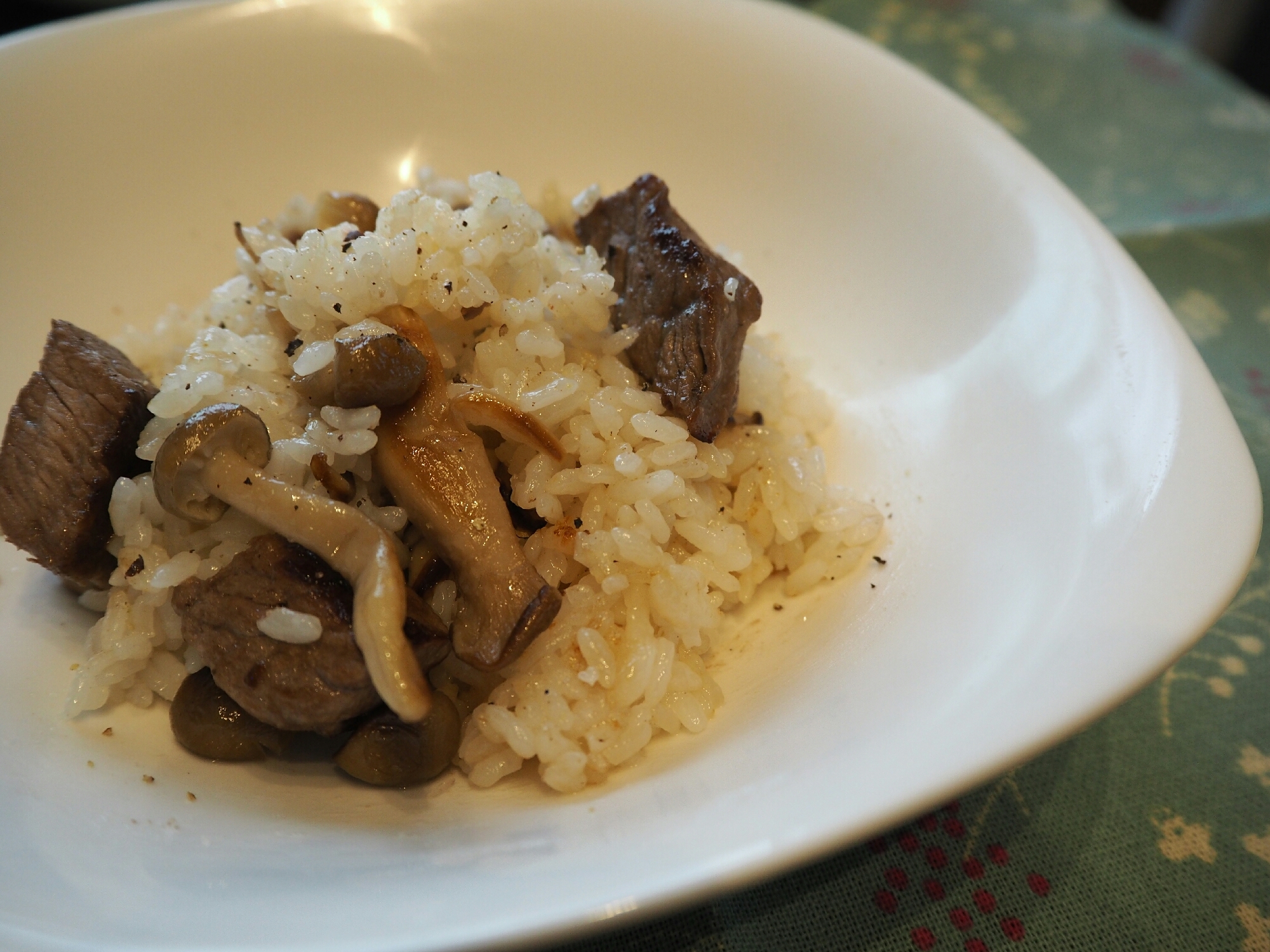 牛肉ときのこのガーリックライス