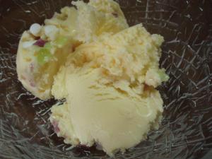 黒い器に入ったなんちゃってポッピングシャワー