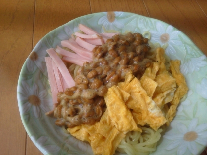 夏と言えば冷や麺ですねっ(^^)/~~~
きゅうりの代わりに大好きな納豆を加えてみました～♪
意外と合いましたよ(^_-)